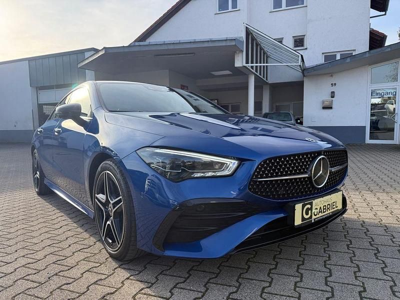 Blau Gebraucht 2023 Mercedes CLA200 AMG Limousine | 34.990 € (Etwas zu teuer) - Bild 1/4