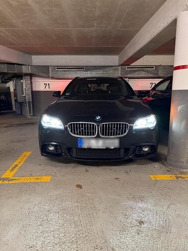 Schwarz Gebraucht 2016 BMW 520 M Sport Kombi | 16.490 € (Etwas zu teuer) - Bild 1/4