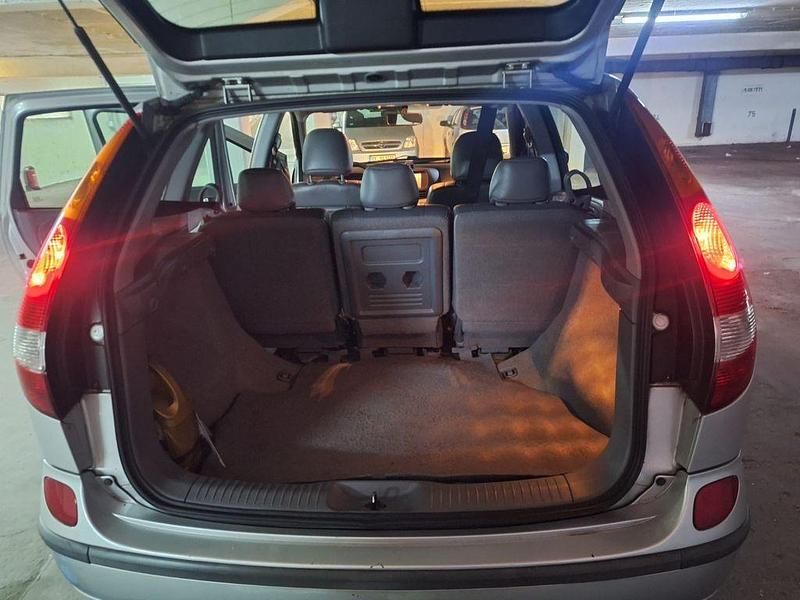 Gebraucht Nissan Almera Tino Acenta+ 116 PS (85 kW) 2004 Silber Van / Kleinbus