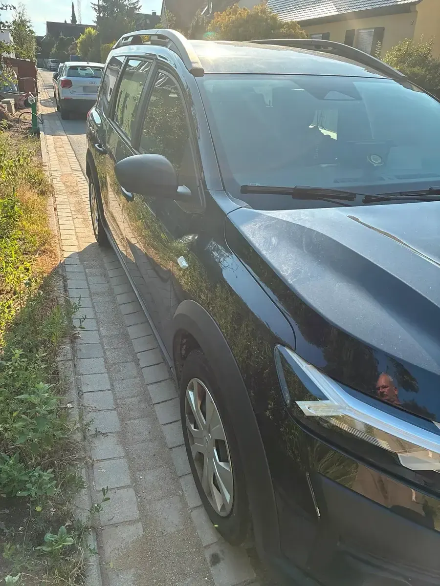 Gebraucht Dacia Jogger 101 PS (74 kW) 2024 Schwarz Van / Kleinbus