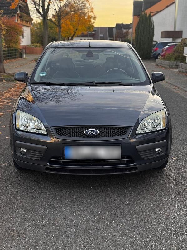 Usata Ford Focus 101 CV (74 kW) 2006 Grigio Utilitaria