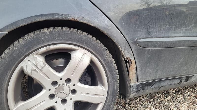 Gebraucht Mercedes E220 150 PS (110 kW) 2002 Schwarz Limousine