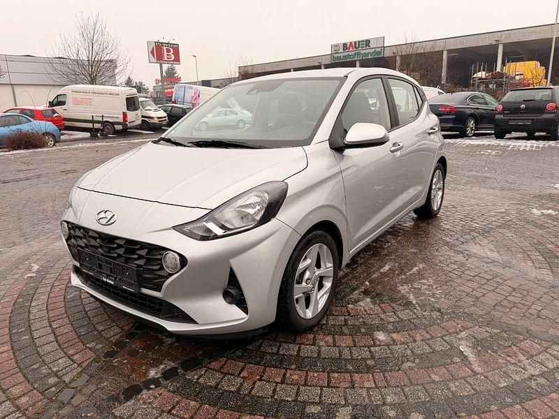 Sleek silver / met Gebraucht 2022 Hyundai i10 Trend Kleinwagen | 12.900 € (Guter Preis) - Bild 1/4