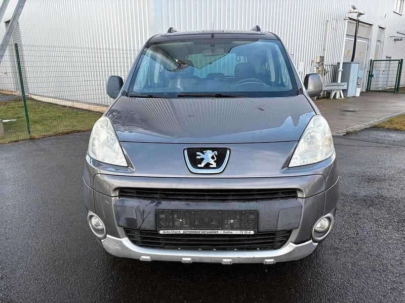 Gebraucht Peugeot Partner Tepee Family 120 PS (88 kW) 2011 Braun Van / Kleinbus