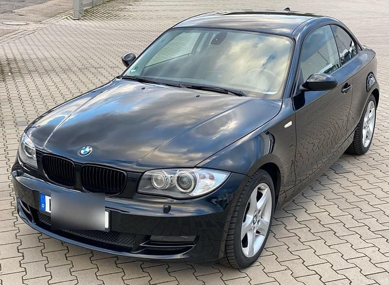 Schwarz Gebraucht 2009 BMW 120 Coupé Shadowline Coupé | 7.900 € (Fairer Preis) - Bild 1/4