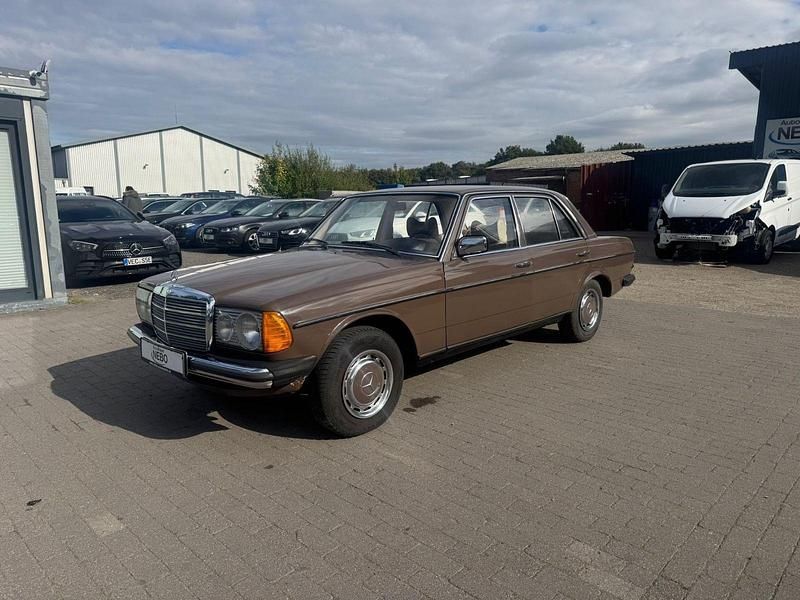 Gebraucht Mercedes 300 80 PS (58 kW) 1978 Braun Limousine