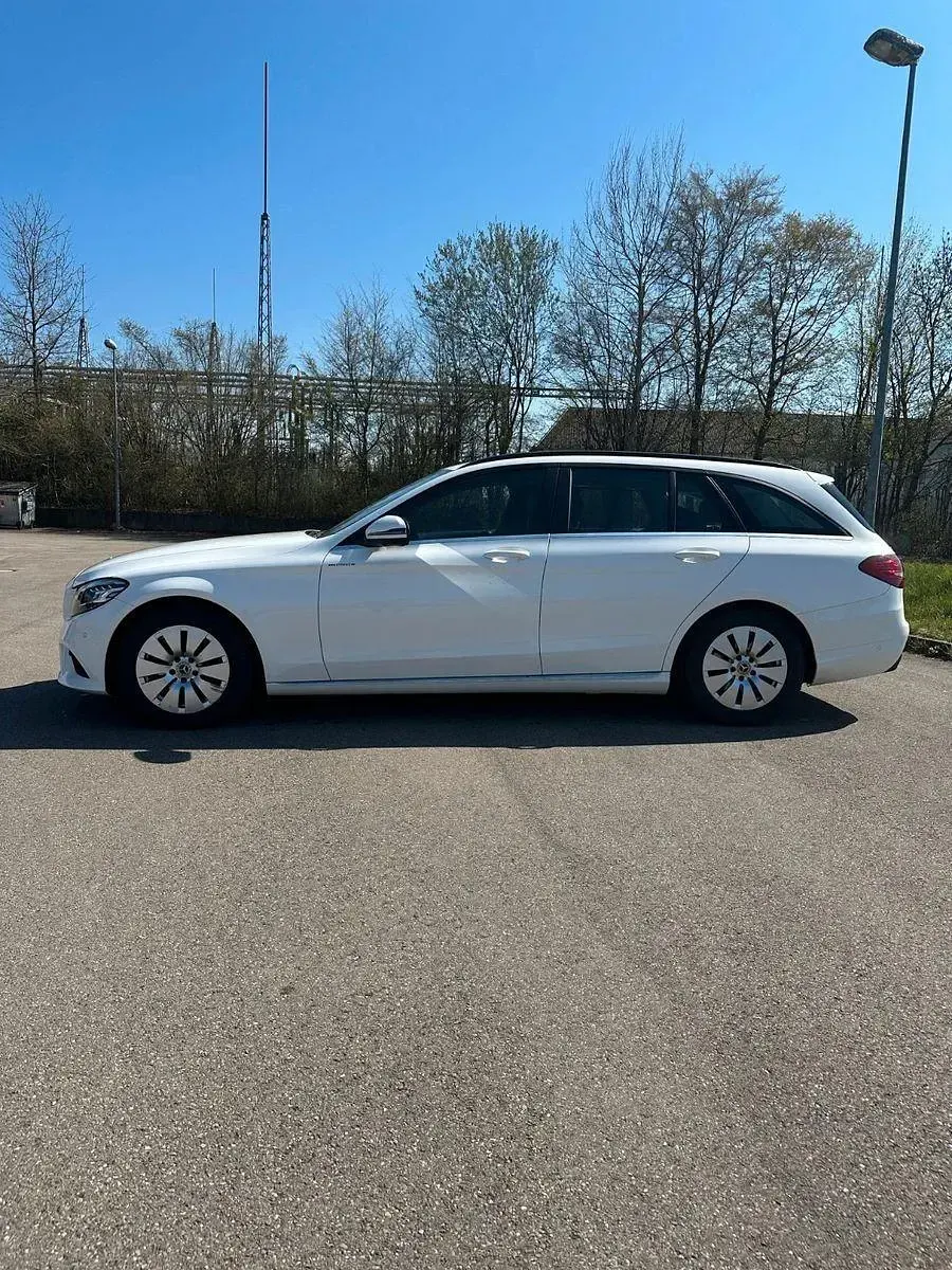 Gebraucht Mercedes C200 163 PS (119 kW) 2021 Weiß Limousine
