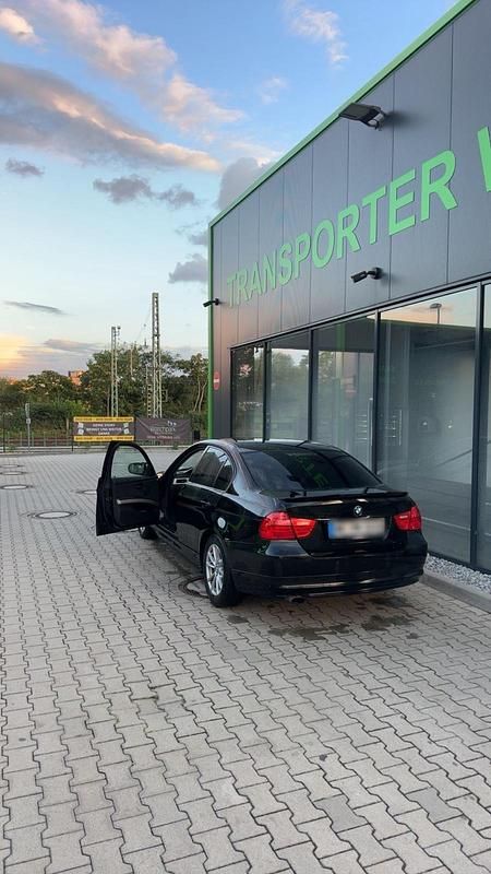 Gebraucht BMW 316 116 PS (85 kW) 2011 Schwarz Limousine