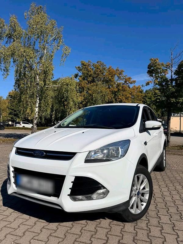 Weiß Gebraucht 2016 Ford Kuga Titanium SUV | 10.899 € (Guter Preis) - Bild 1/4