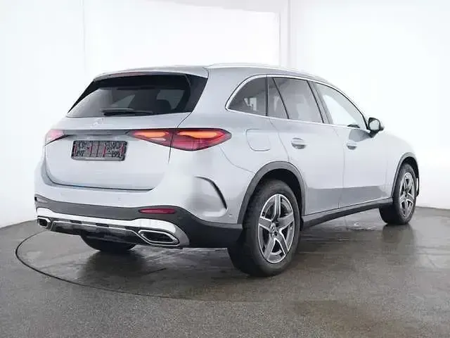 Gebraucht Mercedes GLC200 AMG line 204 PS (150 kW) 2025 Metalliclack hightechsilber SUV