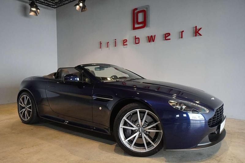 Blau Gebraucht 2017 Aston Martin V8 Vantage Coupé | 84.941 € (Fairer Preis) - Bild 1/3