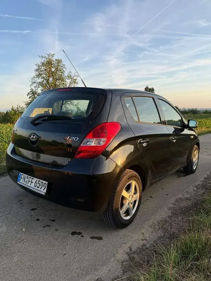 Gebraucht Hyundai i20 Classic 77 PS (56 kW) 2012 Schwarz Kleinwagen