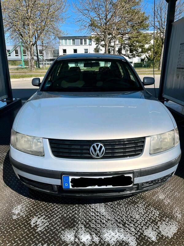 Silber Gebraucht 1998 VW Passat Limousine | 300 € (Superpreis) - Bild 1/4