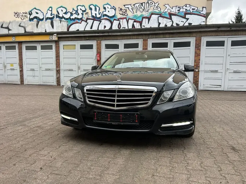 Gebraucht Mercedes E250 204 PS (150 kW) 2011 Schwarz Limousine