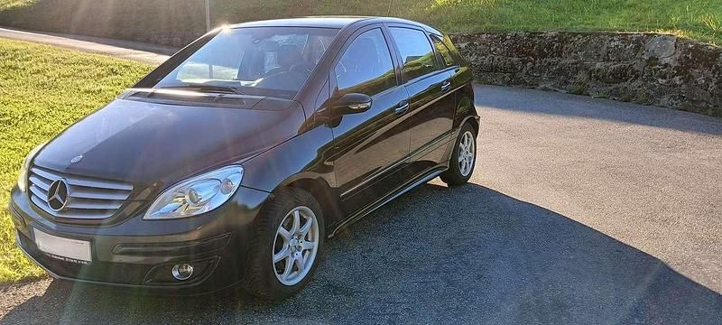 Schwarz Gebraucht 2007 Mercedes B180 Van / Kleinbus | 3.000 € (Fairer Preis) - Bild 1/4