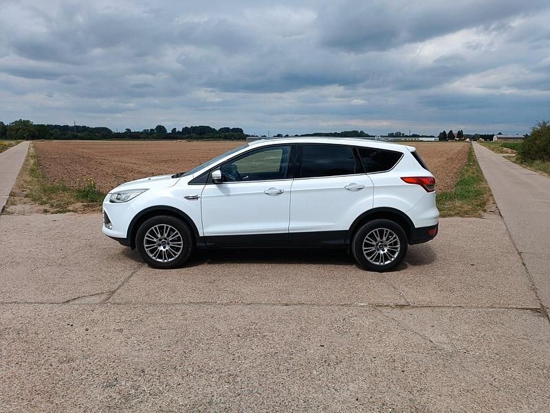 Gebraucht Ford Kuga Titanium 163 PS (119 kW) 2013 Weiß SUV