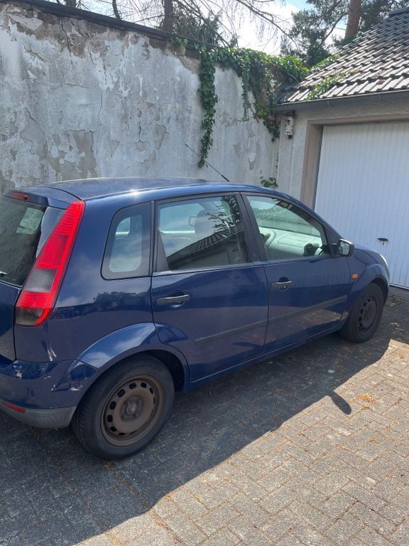 Blau Gebraucht 2003 Ford Fiesta Kleinwagen | 1.150 € (Guter Preis) - Bild 1/4