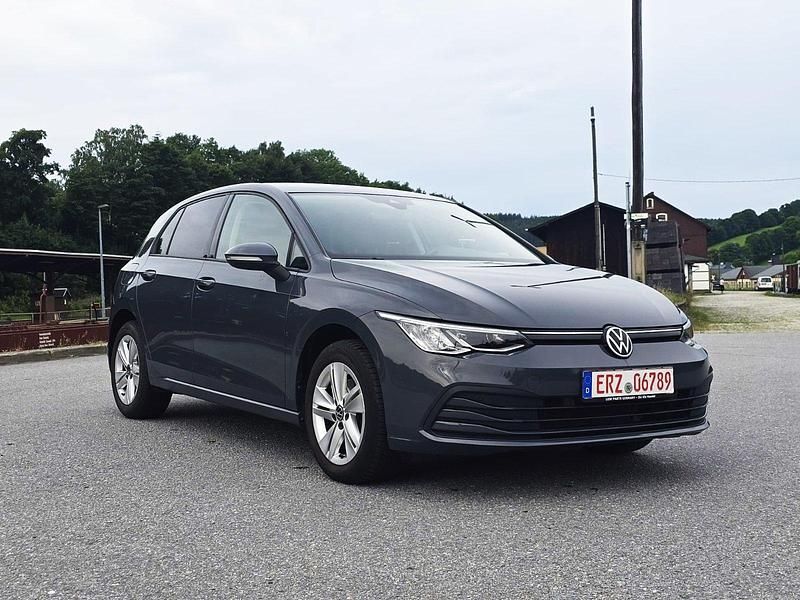 Gebraucht VW Golf VIII Life 131 PS (96 kW) 2020 Grau Kleinwagen
