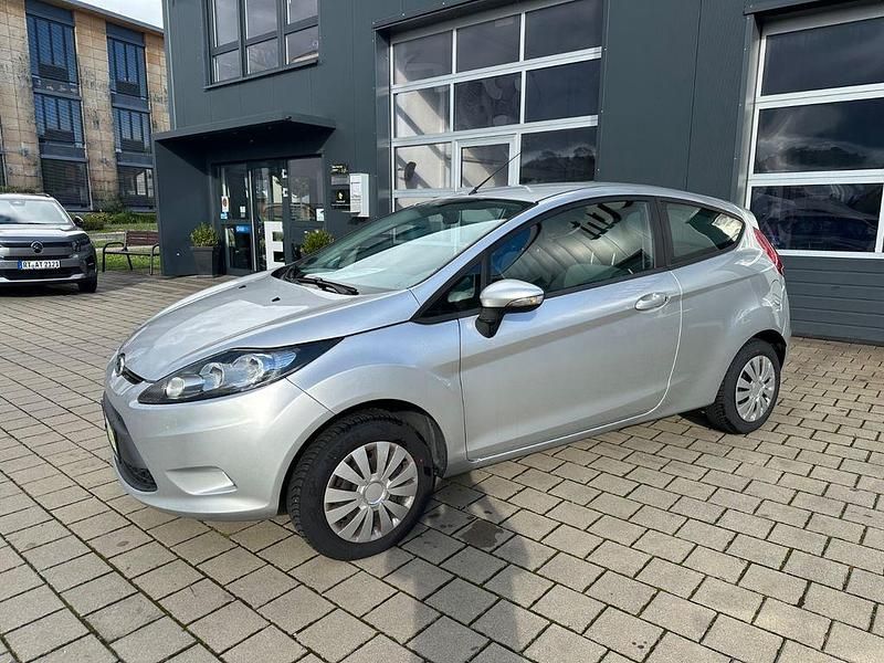 Silber Gebraucht 2010 Ford Fiesta Trend Kleinwagen | 2.890 € (Fairer Preis) - Bild 1/4