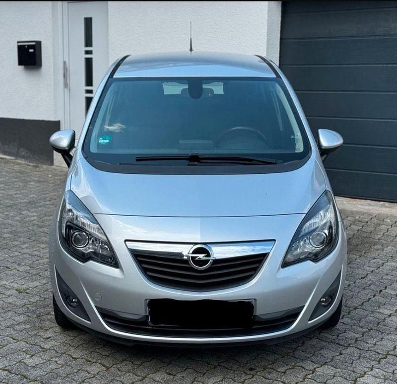 Gebraucht Opel Meriva Innovation 101 PS (74 kW) 2010 Silber Van / Kleinbus