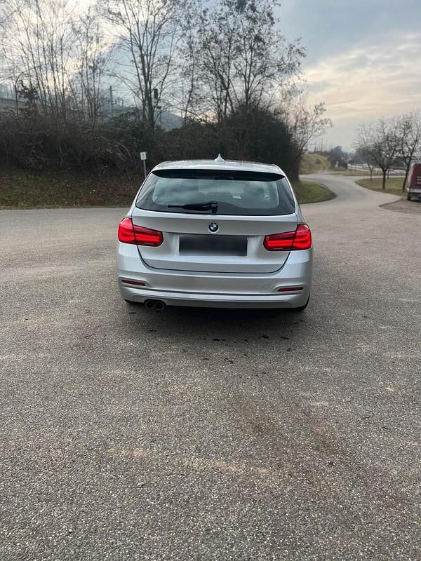Gebraucht BMW 320 190 PS (139 kW) 2017 Grau Kombi