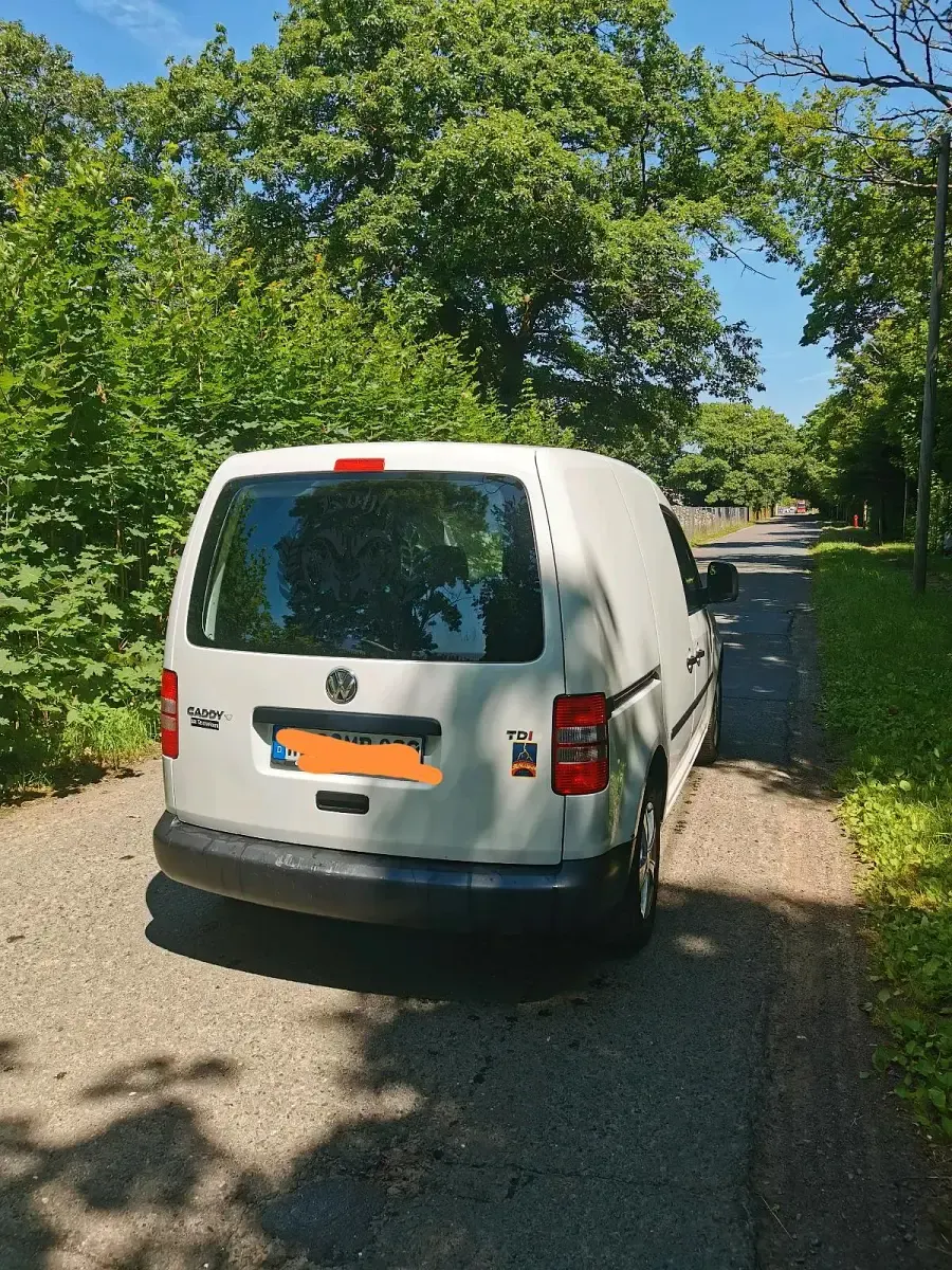 Second-hand VW Caddy 102 CP (75 kW) 2013 Alb Monovolum