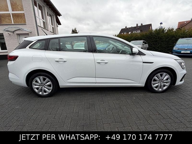 Gebraucht Renault Mégane GrandTour Equilibre 116 PS (85 kW) 2023 Weiß Kombi