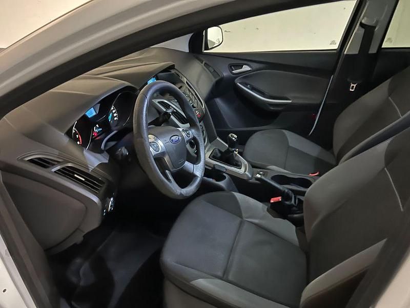 Gebraucht Ford Focus Trend 125 PS (91 kW) 2011 Weiß Limousine