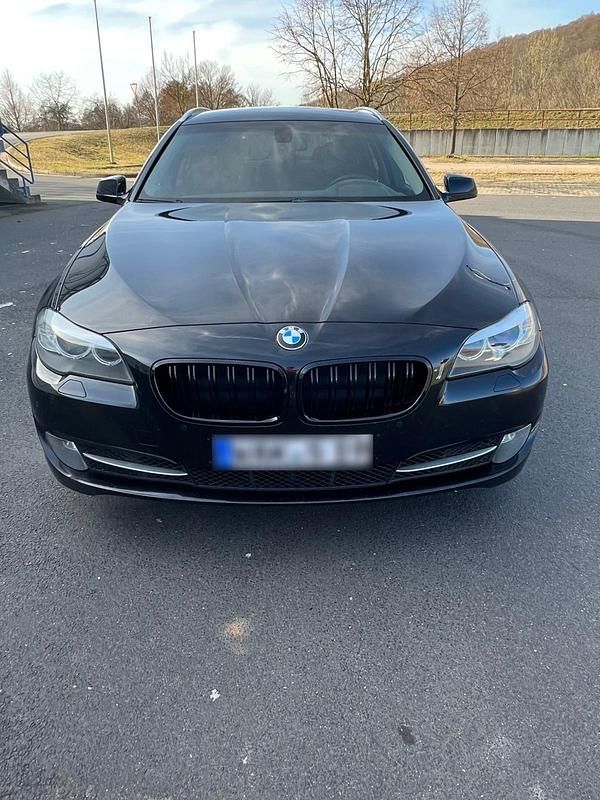 Gebraucht BMW 520 184 PS (135 kW) 2012 Schwarz Kombi