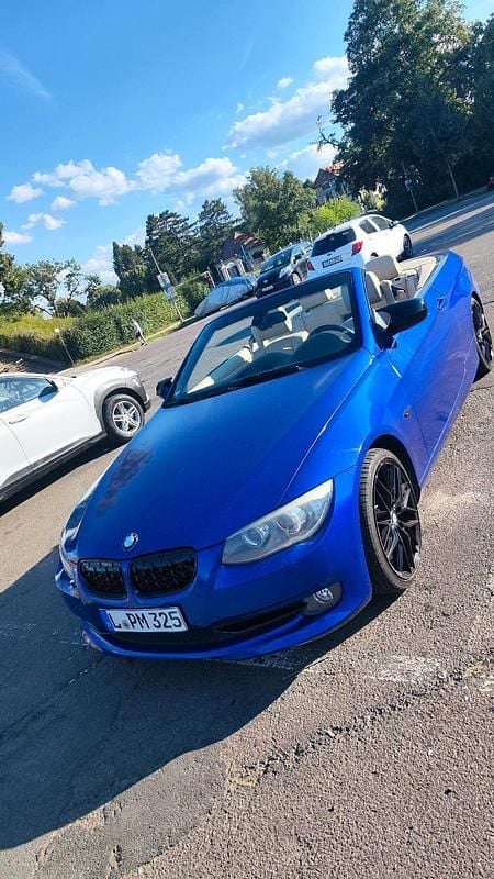 Blau Gebraucht 2010 BMW 320 Cabriolet Cabrio | 8.500 € - Bild 1/4