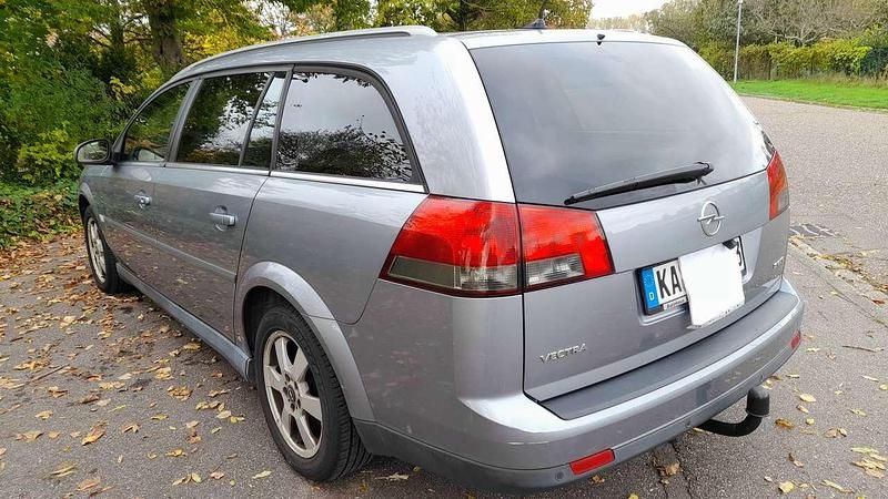 Gebraucht Opel Vectra Edition+ 150 PS (110 kW) 2009 Silber Kombi