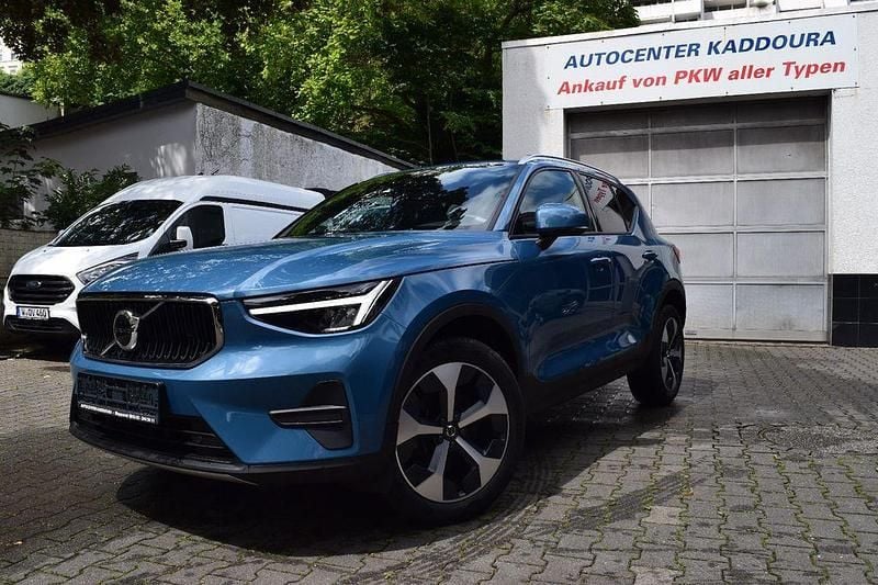 Blau Gebraucht 2024 Volvo XC40 Core SUV | 32.900 € (Superpreis) - Bild 1/4