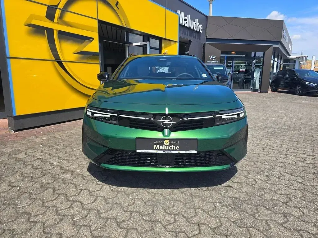 Neu Opel Astra 145 PS (106 kW) 2026 Klover grün Kombi
