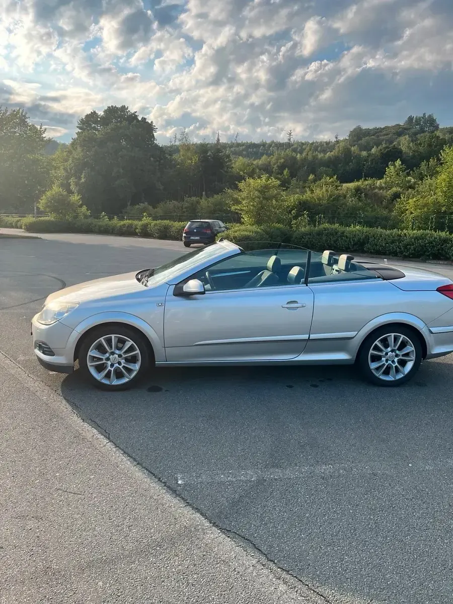 Gebraucht Opel Astra 140 PS (102 kW) 2007 Silber Cabrio