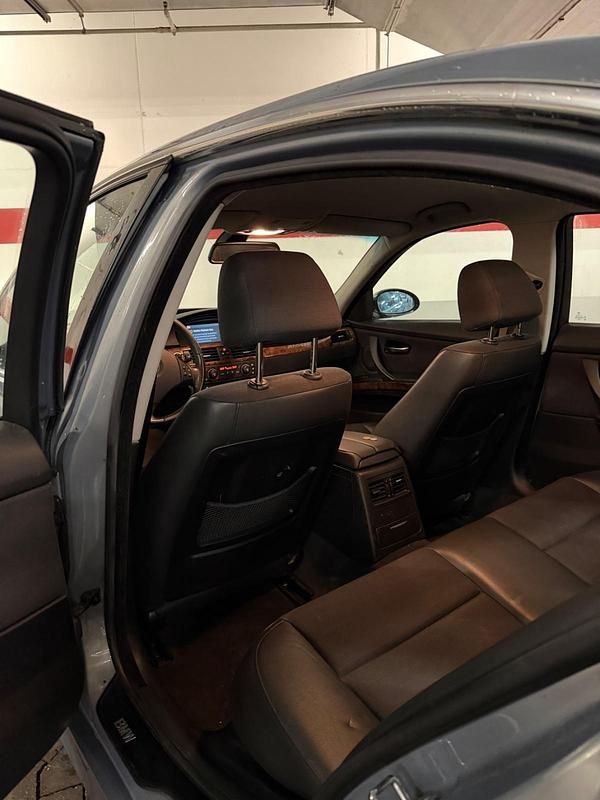 Gebraucht BMW 325 218 PS (160 kW) 2005 Grau Limousine