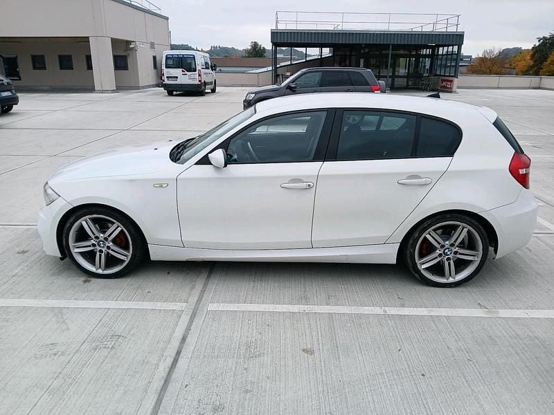 Weiß Gebraucht 2007 BMW 1M M Sport Coupé | 3.900 € - Bild 1/4