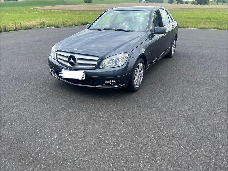 Grau Gebraucht 2010 Mercedes C180 Limousine | 9.500 € (Fairer Preis) - Bild 1/4