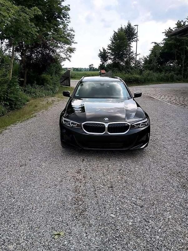 Gebraucht BMW 318 156 PS (114 kW) 2023 Schwarz Kombi