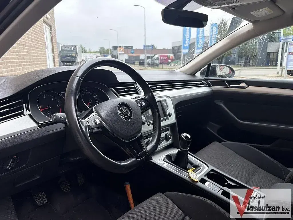Gebraucht VW Passat Edition 120 PS (88 kW) 2015 Schwarz Kombi