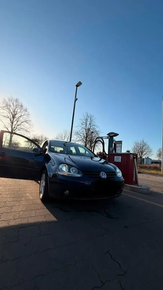 Gebraucht VW Golf V Comfortline 102 PS (75 kW) 2005 Blau Kleinwagen