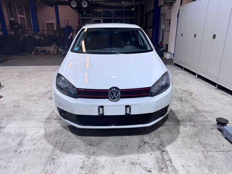 Weiß Gebraucht 2012 VW Golf VII Style Limousine | 8.499 € (Guter Preis) - Bild 1/4