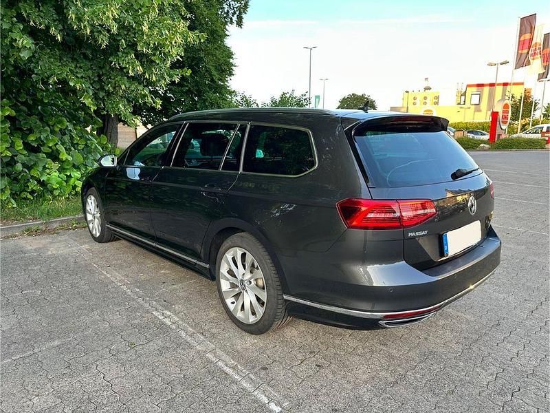 Usata VW Passat Highline 190 CV (139 kW) 2019 Grigio Station wagon