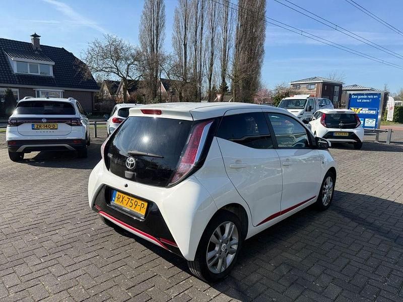 Gebraucht Toyota Aygo 69 PS (50 kW) 2018 Weiß Kleinwagen