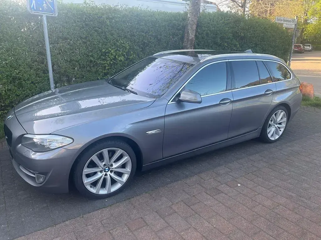 Gebraucht BMW 525 Sport Line 218 PS (160 kW) 2012 Grau Kombi