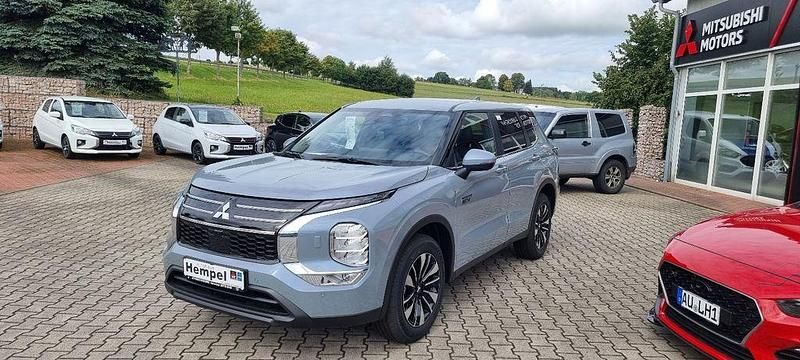 Mondsteingrau Neu 2025 Mitsubishi Outlander P-HEV Plus SUV | 49.790 € (Superpreis) - Bild 1/4