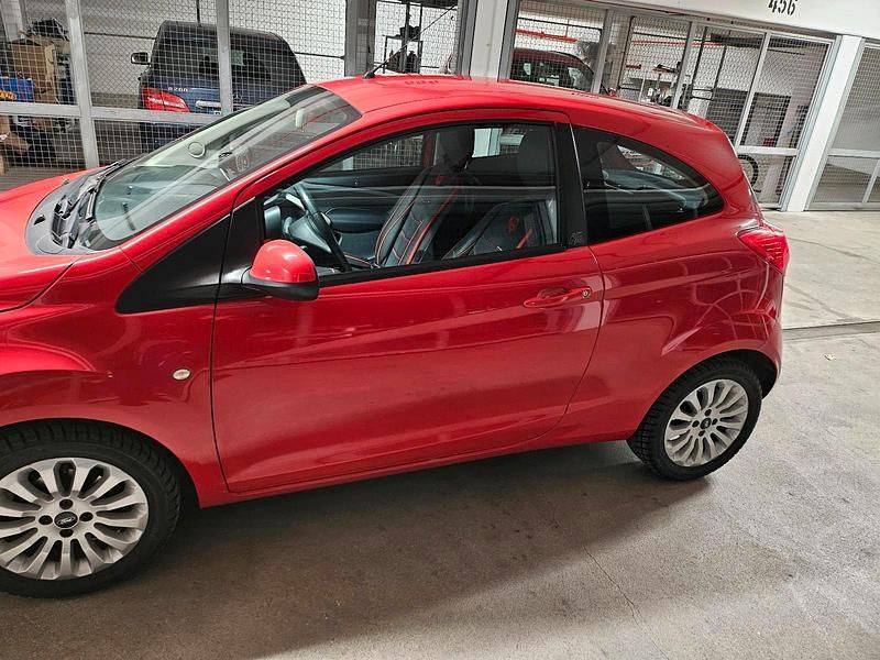 Gebraucht Ford Ka 70 PS (51 kW) 2014 Rot Kleinwagen