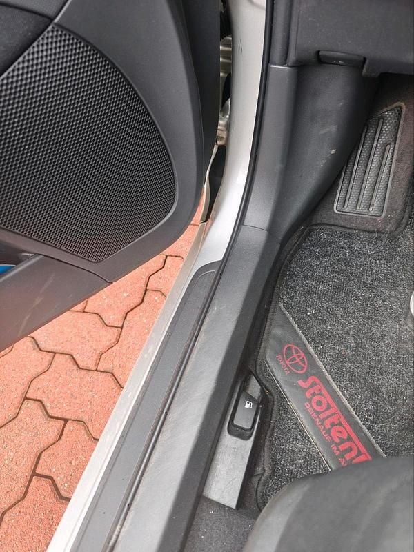 Gebraucht Toyota Auris 97 PS (71 kW) 2009 Grau Kleinwagen