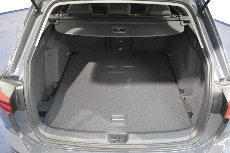 Gebraucht VW Golf VIII Life 116 PS (85 kW) 2023 Grau Kombi