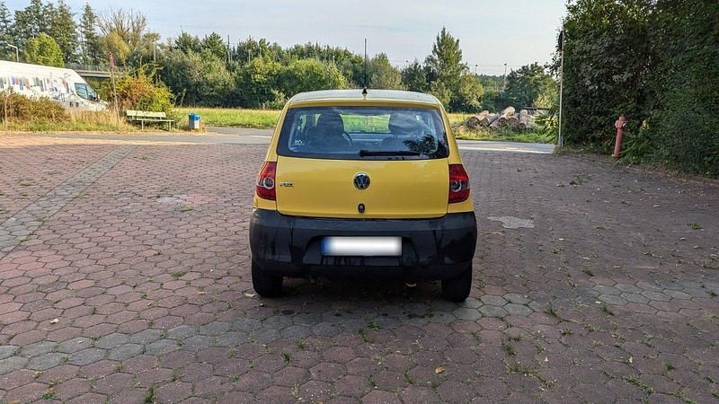 Gebraucht VW Fox 54 PS (39 kW) 2007 Gelb Kleinwagen
