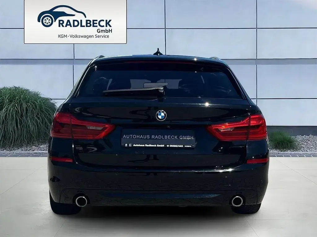 Gebraucht BMW 520 Sport Line 190 PS (139 kW) 2018 Schwarz Kombi